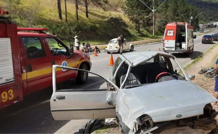 Motorista é atropelado após prestar socorro à vítima de capotamento no interior de Minas 