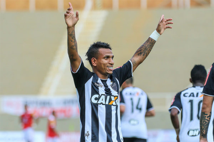 Galo vence mais uma no Mineiro com gols do estreante Danilo