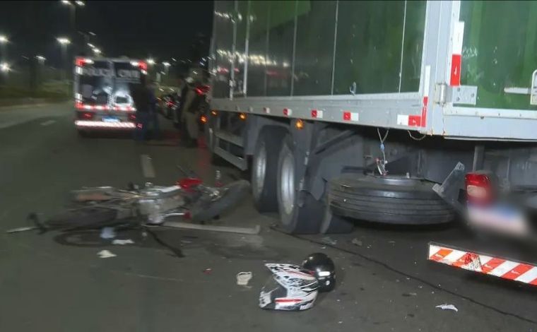 Motociclista morre após bater em traseira de caminhão parado no Anel Rodoviário de BH