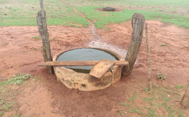 Bebê de 1 ano morre afogado após cair em cocho de água no interior de Minas 