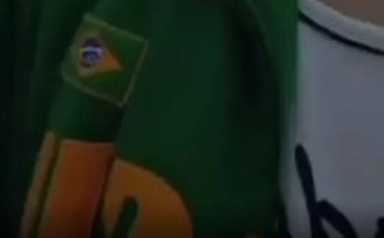 Aluno vai com agasalho da seleção brasileira para escola e direção manda voltar para casa, em MG