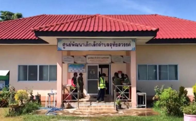 Ex-policial mata 35 pessoas em creche na Tailândia; 22 delas eram crianças