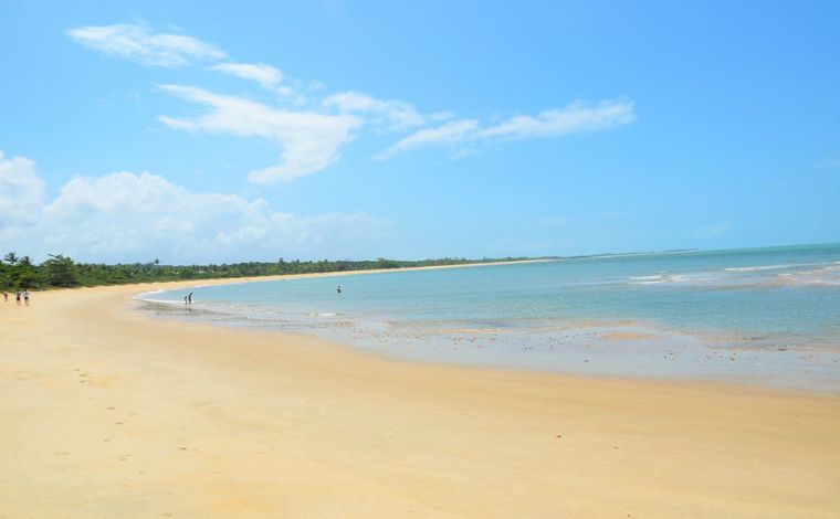 Turista mineiro morre afogado na praia de Santo André, na Bahia 