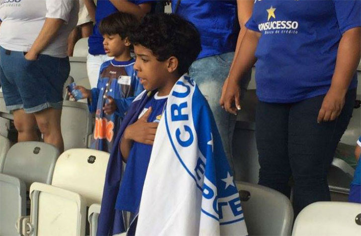 Programa do Cruzeiro leva crianças para assistir aos jogos da tribuna