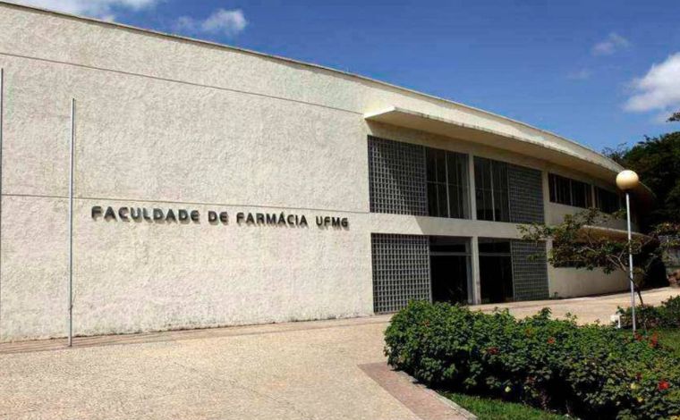 Prédio da UFMG precisa ser evacuado após vazamento de substância mortal em laboratório de farmácia