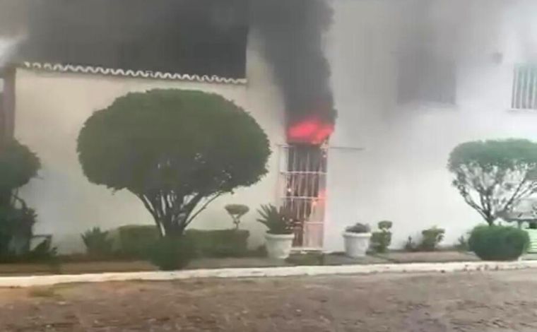 Duas pessoas morrem após casa de eventos pegar fogo em Pirapora