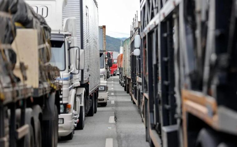 Brasil tem 138 pontos de interdição em rodovias por caminhoneiros; veja lista