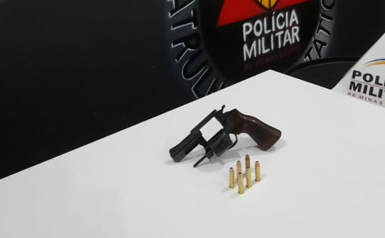 Homem é preso suspeito de efetuar disparos de arma de fogo em bar de Sete Lagoas 