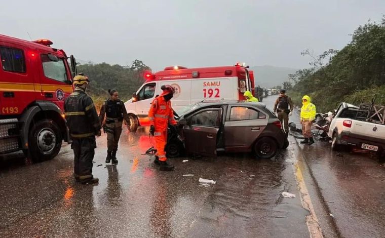 Uma pessoa morre e três ficam feridas após colisão na BR-129, em Congonhas 