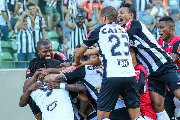 Galo vence Uberlândia e segue na ponta do Mineiro