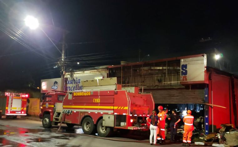 Incêndio atinge loja recém inaugurada no Centro de Sete Lagoas; veja vídeo
