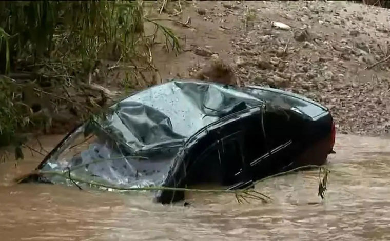 Vespasiano: Carro é arrastado por enxurrada e corpo de adolescente é encontrado