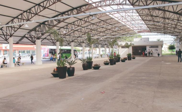 Terminal Urbano de Sete Lagoas recebe feira de artesanato na semana do Natal