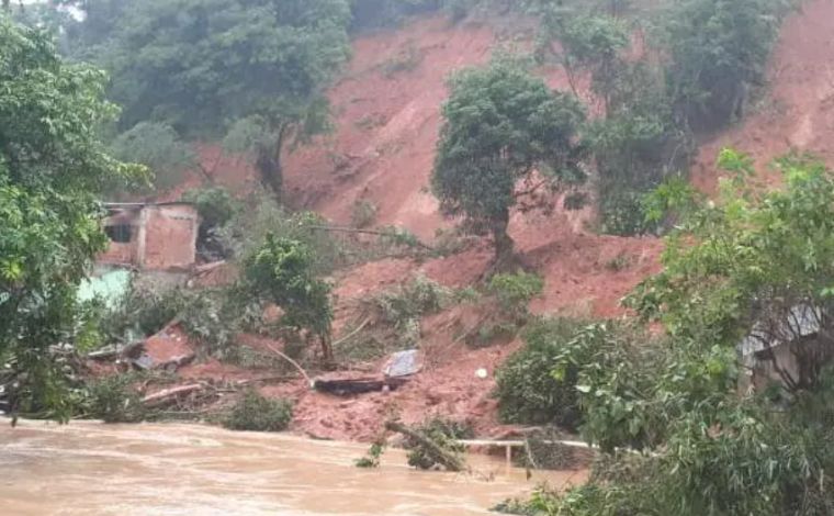 Quatro pessoas morrem em deslizamento de terra no interior de Minas Gerais