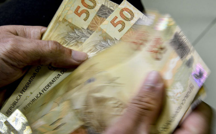 Salário mínimo de R$ 1.320 esta em vigor desde domingo (1º)