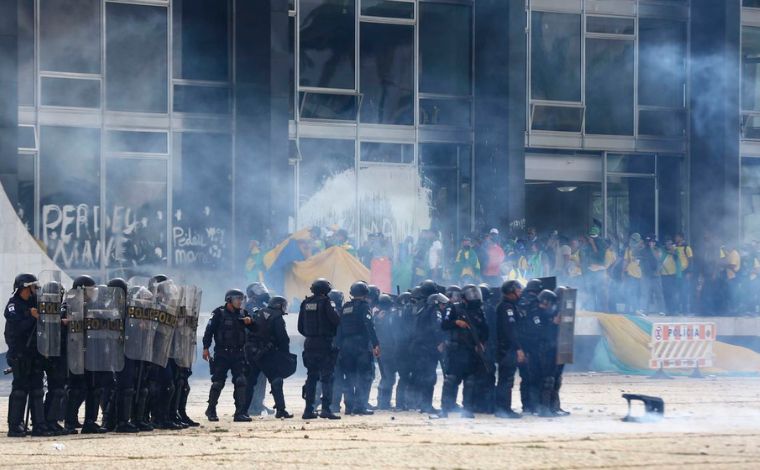 Moraes proíbe a entrada de ônibus com manifestantes no Distrito Federal