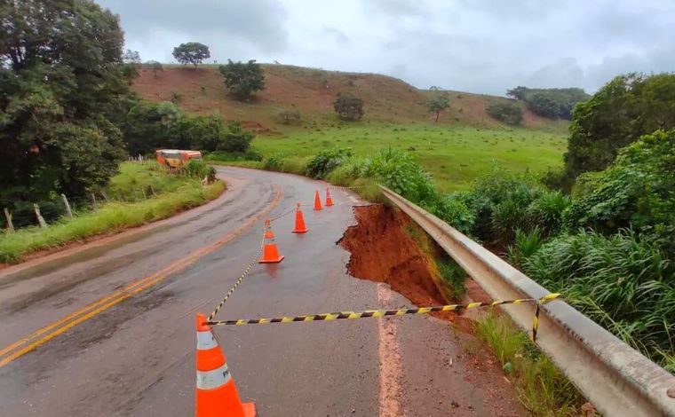 Rodovias mineiras tem mais de 100 pontos de interdições devido às chuvas; veja quais