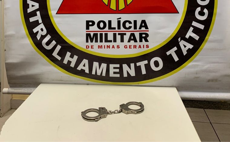 Foragido da Justiça por homicídio é preso durante operação policial em Prudente de Moraes