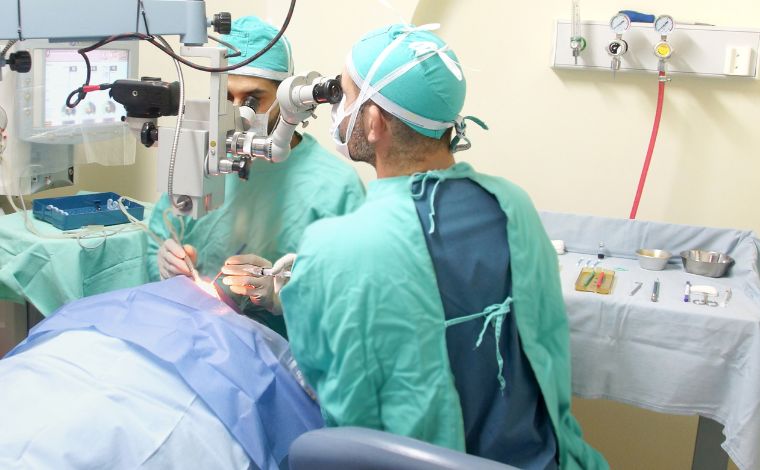 Médico deverá pagar R$ 100 mil a idoso após operar olho errado e deixá-lo cego em Minas Gerais