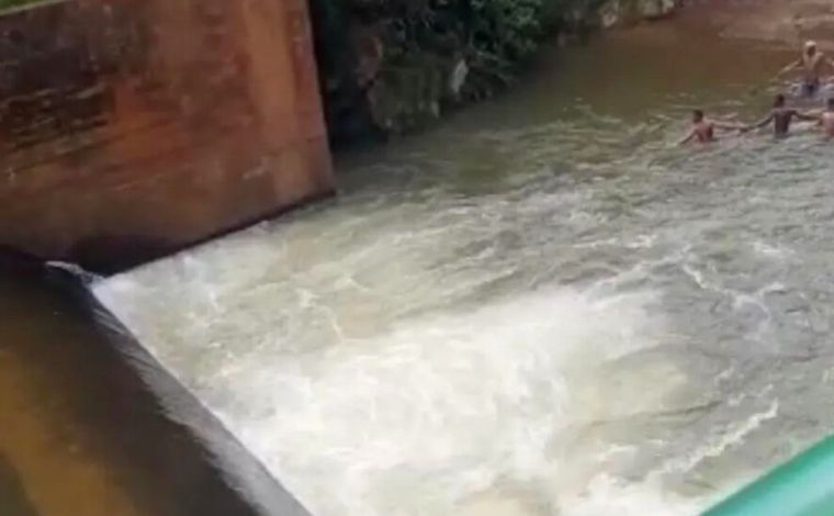 Duas pessoas morrem afogadas em represa de parque na Grande BH