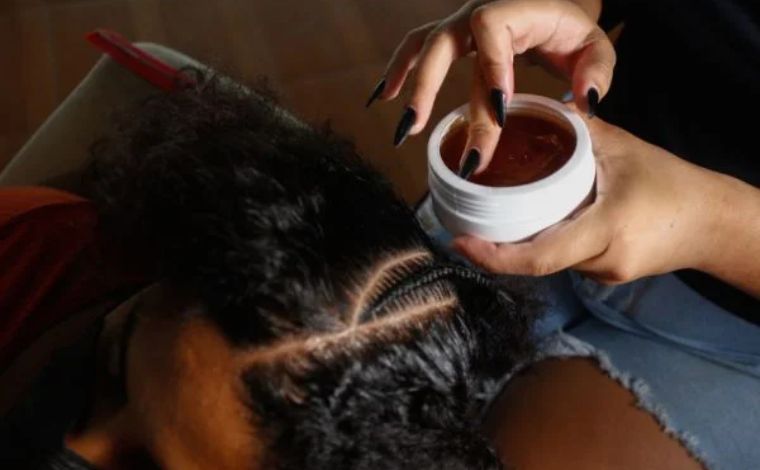Anvisa proíbe fabricação de mais sete pomadas modeladoras para cabelos