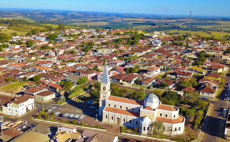 Pai mata e põe fogo no corpo de filha de 5 anos após ela fazer xixi no chão, em Minas 