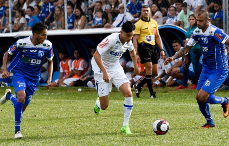 Cruzeiro empata com a URT e jogadores colocam a culpa no gramado