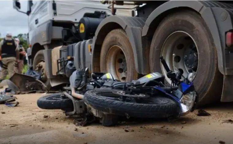 Acidente envolvendo três veículos deixa dois mortos na MG-010, em Lagoa Santa