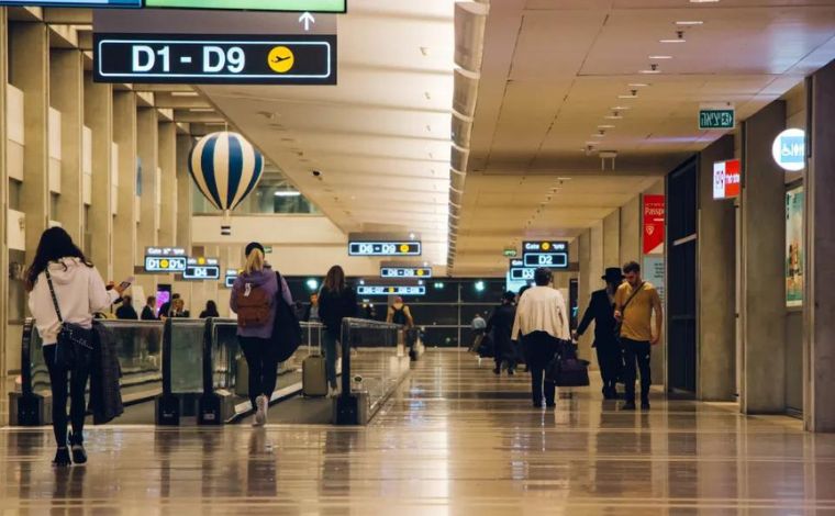 Pais abandonam bebê em aeroporto para não pagar passagem extra de voo