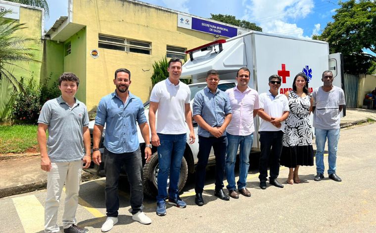 Deputado Douglas Melo entrega ambulância para serviço de saúde de Baldim