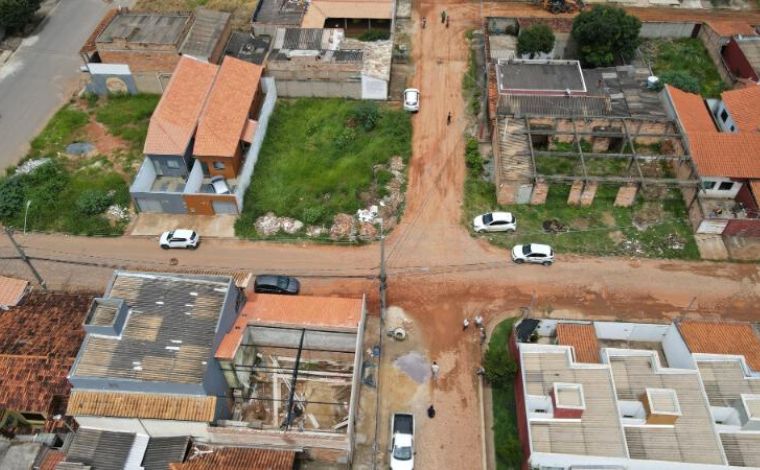 Obras de pavimentação de ruas do bairro Cidade de Deus são iniciadas em Sete Lagoas 