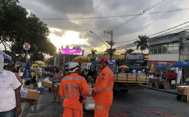 Bombeiros de Minas se mobilizam em BH e no interior para garantir a segurança dos foliões