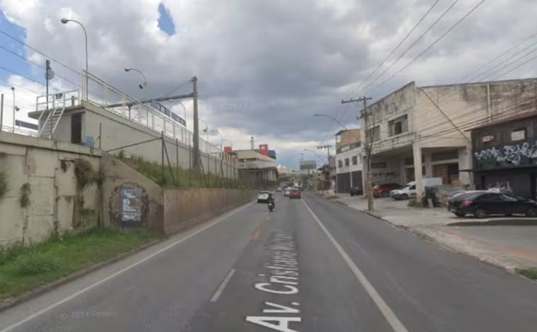  Jovens morrem ao bater motocicleta em muro de estação de metrô durante fuga da PM, em BH