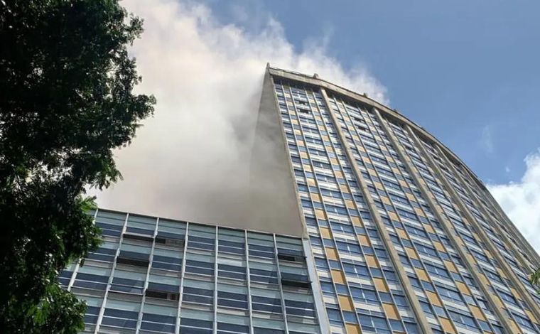Vídeo: Prédio do antigo Othon Palace Hotel pega fogo em BH; imóvel está desativado desde 2017