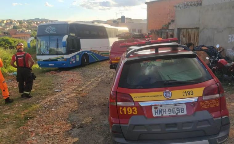 Músico morre esmagado enquanto fazia manutenção de ônibus da banda no Norte de Minas 