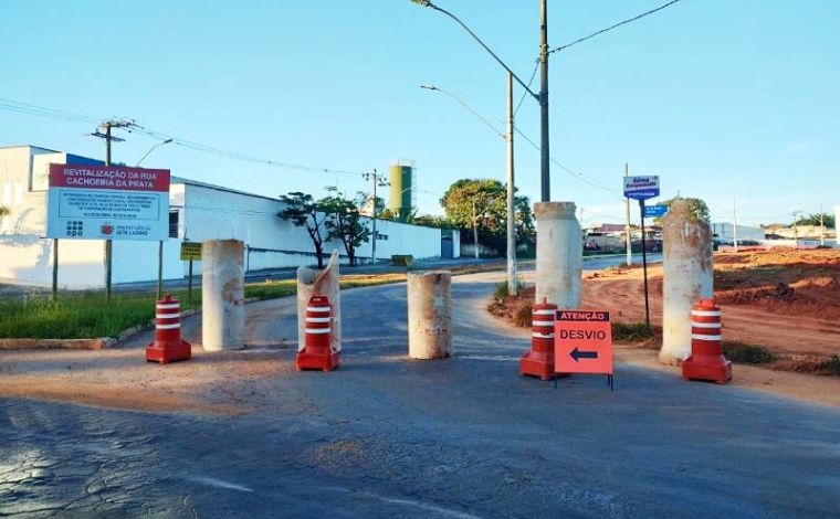 Trecho da Avenida Sebastião de Paula e Silva em Sete Lagoas é interditado para obras de drenagem 