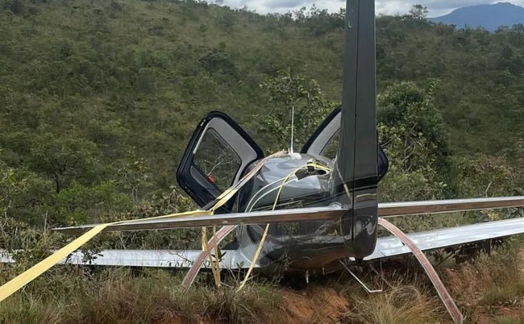 Vídeo: Aeronave sofre pane e cai na Grande BH; piloto conseguiu acionar paraquedas