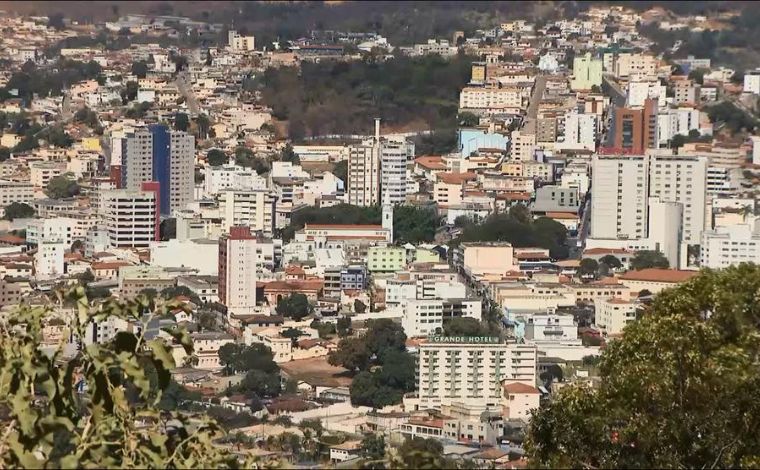 Incêndio atinge imóvel e deixa duas pessoas mortas no interior de Minas 