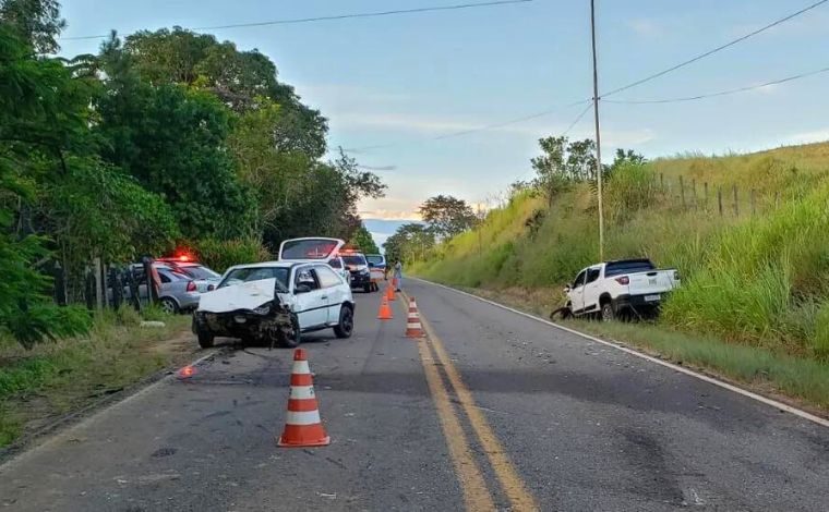 Bebê de um mês é arremessada para fora de carro em acidente na rodovia MG-353 