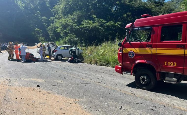 Mulher morre e duas pessoas ficam gravemente feridas em acidente na rodovia MGC-120