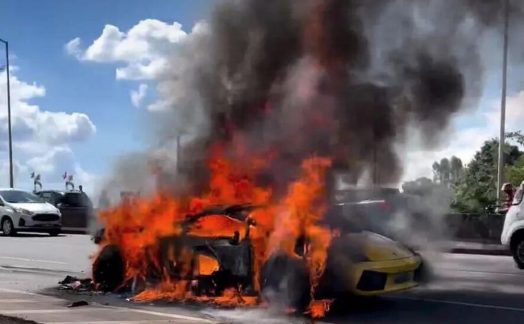 Vídeo mostra Lamborghini pegando fogo em frente ao BH Shopping; veículo está avaliado em R$ 1 milhão