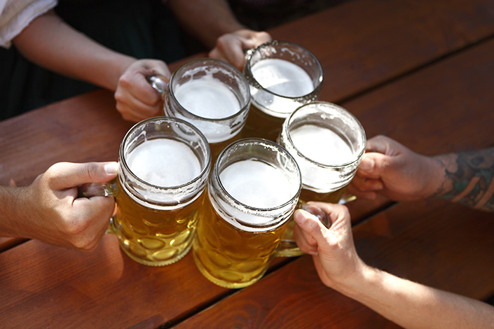 Fhemig faz alerta para abuso de bebidas alcoólicas durante o Carnaval