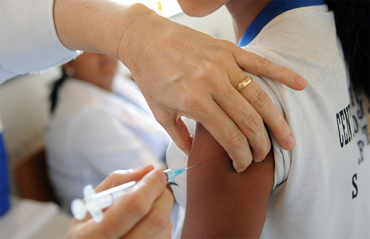 Secretaria de Saúde reforça importância da atualização do cartão de vacinas