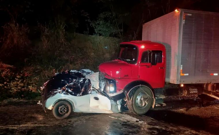 Cinco membros da mesma família morrem em grave acidente na rodovia MG-164