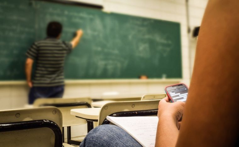 Após ser repreendida em sala de aula, estudante acusa professor de assédio sexual em Sete Lagoas 