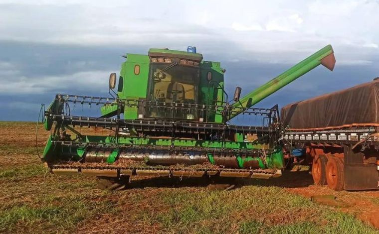 Trabalhador tem perna dilacerada por máquina colheitadeira em fazenda no interior de Minas 