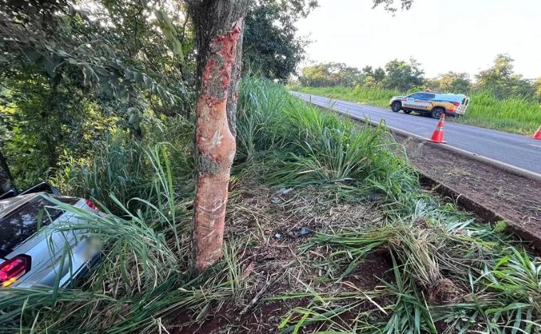 Enfermeira morre e duas mulheres ficam feridas em acidente na rodovia MGC-497