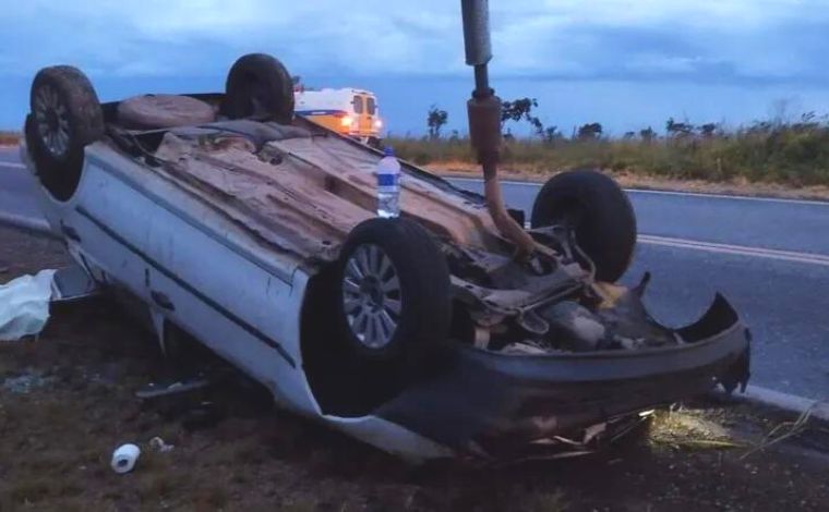 Motorista inabilitado foge após criança ser arremessada para fora de carro e morrer na MGC-259