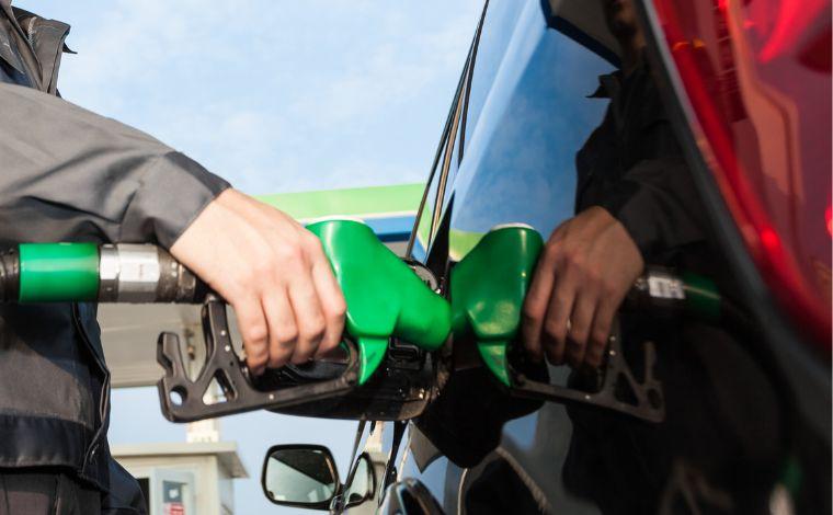 Puxada pelo preço da gasolina, prévia da inflação desacelera 0,57% em abril