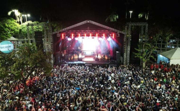 Festa do Trabalhador em Sete Lagoas foi sucesso de público com show de Eduardo Costa